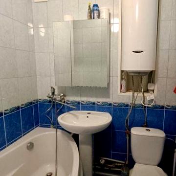 Продам  2 ком  квартиру в Александровском р-не