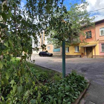 2к.кв з АГВ в центрі !