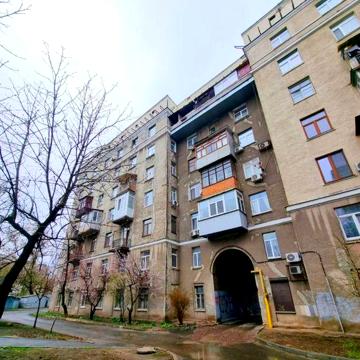 Продам 2 кв. проспект Героев Харькова дом 96, метро Защитников Украины