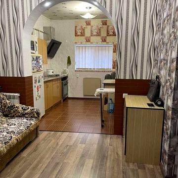 Продам 2 этажный дом, район 8 марта, улица Галины Петровой