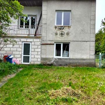 Продаж 1/2 будинку 100 кв.м. в с.Лісові Гринівці,земел.ділянка 10 сот.