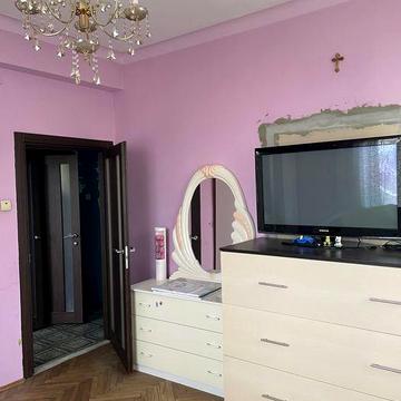 Продаеться 2 км кв в центрі міста.