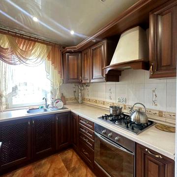 Здається 3-кімнатна квартира в центрі міста, опалення індивідуальне