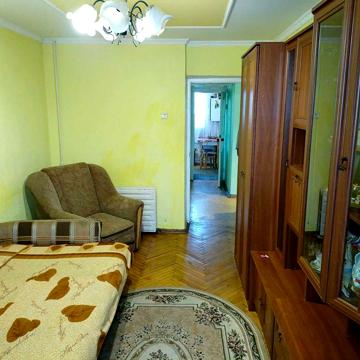 Сдам 2-ком квартиру пгт. Гостомель ул. Рекунова ЦЕНТР оплата за 1 мес.