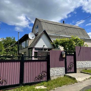 Продам двохповерховий будинок з меблями та технікою