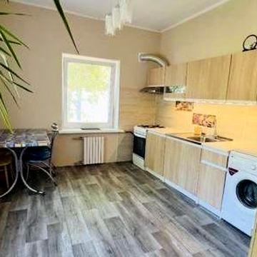 Уютный двухэтажный дом в районе Червоного Шляху!Берем с животными!