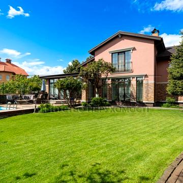 Квітнева вул.