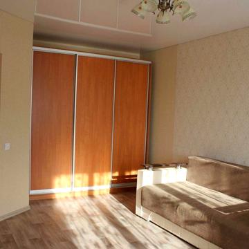 Зарічанська Коледж Новобудова з великим ліжком Котел