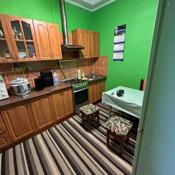 Продам 2хповерховий будинок (частину) біля парку Шевченка!
