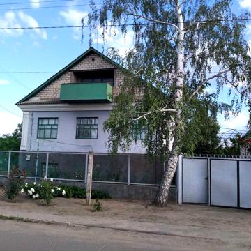 Продам будинок та гараж з комунікаціями