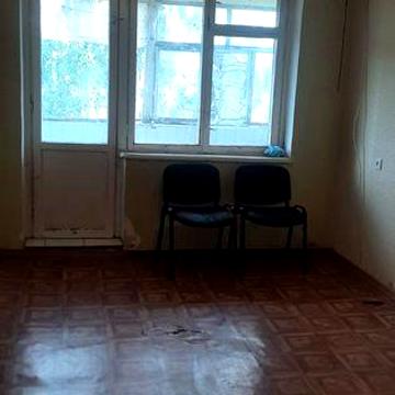 Продам трикімнатну квартиру в Ромнах