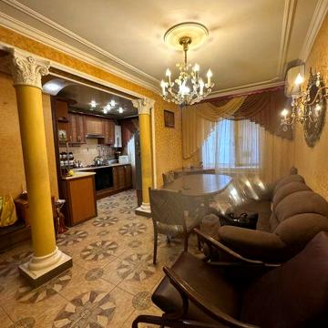 Продается 4х комнатная квартира район Варуса