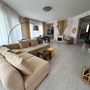 Будинок з ремонтом 250м2|21 сотка|біля лісу та озера