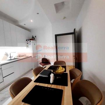 Продаж 3к, сталінка, метро Шулявка 5 хв, Берестейський пр-т,45