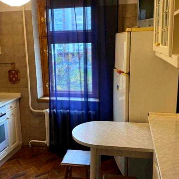 Продаж 2к , Олександра Мишуги 3  ,метро Харківська , р-н Дарницький
