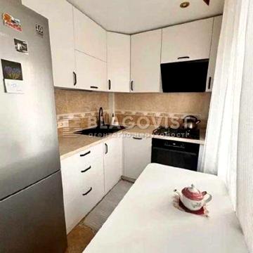 Продаж 2кімн. квартири 45м2 вул. Парково-Сирецька, 12