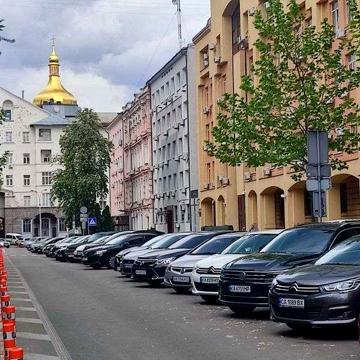 Продам 4-кім.Квартиру Шевченківському р-н вул.Золотоворіська 2(а.)