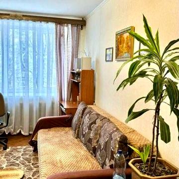 € Простора 4-кімнатна квартира з ремонтом у затишному районі!