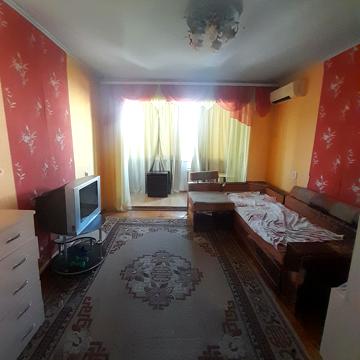 Каховська вул., 3