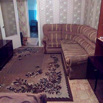 Продам свою 3-х кім.кв. по Всіхсвятській-8.