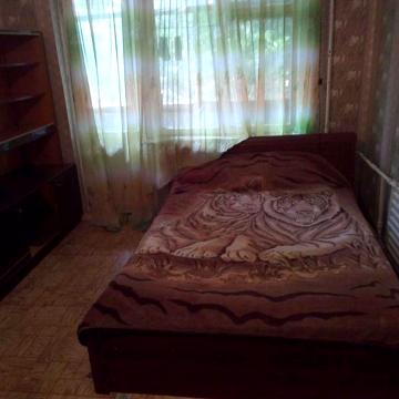 Продам свою 3-х кім.кв. по Всіхсвятській-8.