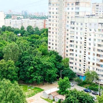 Видовая квартира с гаражом м. "Алексеевская" Ахсарова, лесная сторона.