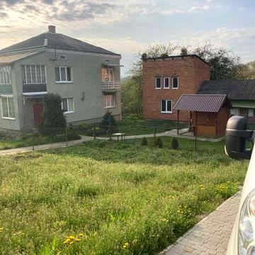великий будинок для сімї з дітьми у селі Шоломінь