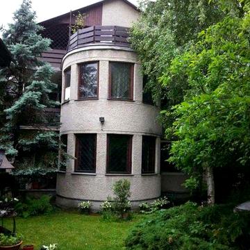 Продається будинок у Львові з ліфтом 15хв.від центру