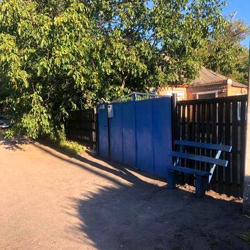 Будинок із садом та виходом до річки
