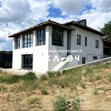 Продаж сучасного будинку в мальовничому місці!
