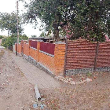 Продам добротный дом в центре пос. Борки – 40 км. от Харькова