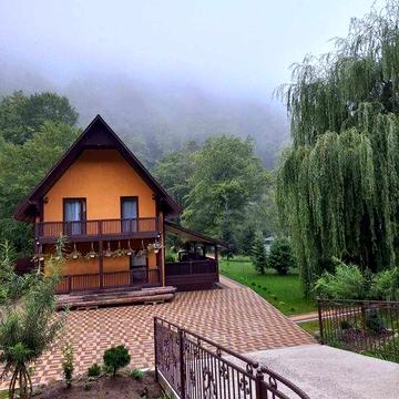 Будинок в заповідній зоні Карпати