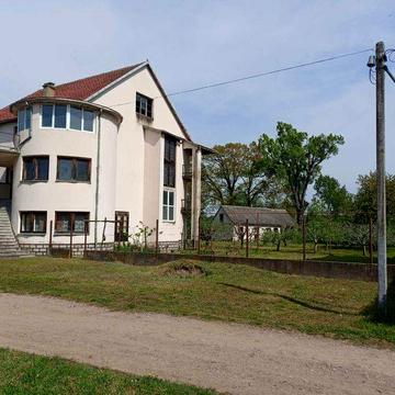Продається 3х поверховий будинок поблизу м.Берегове (Закарпатська обл)