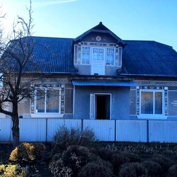 Продам Жилий будинок в с.Устечко Чортківського р-ну біля р,Дністер