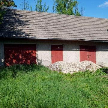 Продам будинок з будівлями