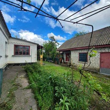 продаж окремого цегляного будинку