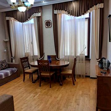 2 кім.  сучасна квартира в історичній частині міста.