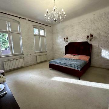 Здається будинок Центр Університет