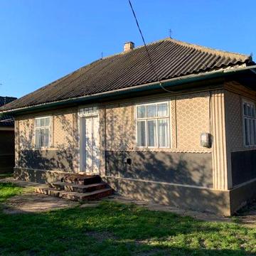 Продається будинок у гарному,жилому стані.