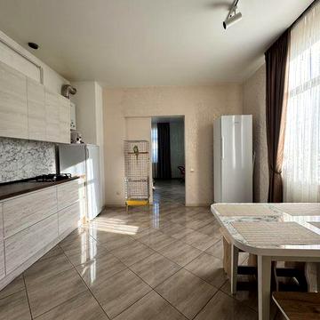 Будинок з ділянкою в центрі Роші