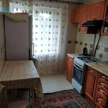 Здається хороша 3х кімнатна квартира з косметичним ремонтом!