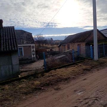 Будинок біля Нововолинська із землею під забудову