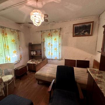 Продам земельну ділянку разом із будиночком у селі Рудка