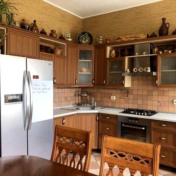 3 кімнатна квартира.  Увага!!! В ціну входить цегляний гараж та комора