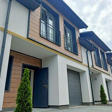 Продаж таунхаусу з гаражем неподалік від центру міста