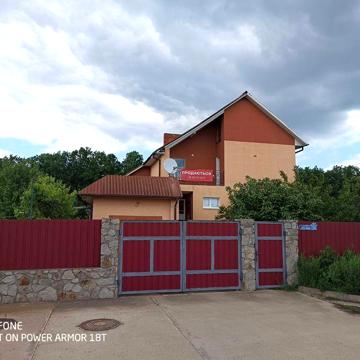 Продається будинок (домогосподарство) на західній Україні.