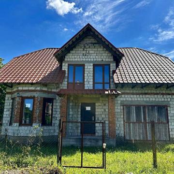 Продається  індивідуальний (садібний) житловий будинок у м.Чоп