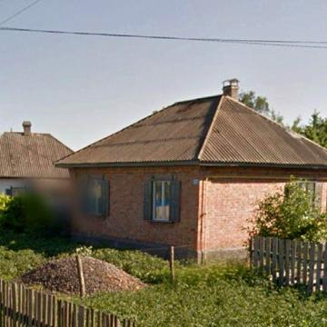 будинок і земельна ділянка