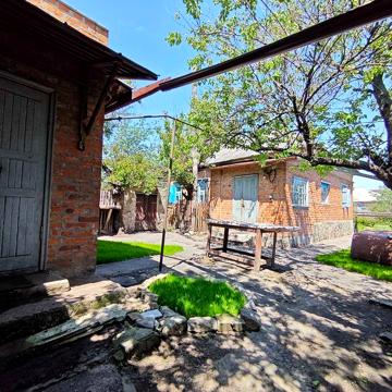 Продам 2 будинки на одній ділянці в крюкові. Власник, можна сертифікат