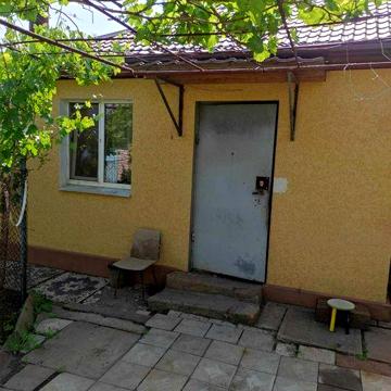 Котедж на ост.  Фрунзе  1/4-хоршее состояние